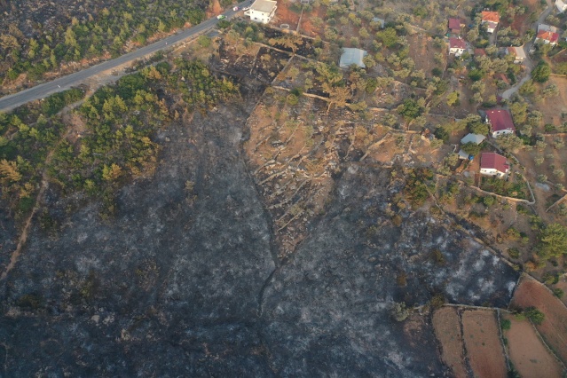 Bodrum'daki yangın söndürme çalışmaları havadan görüntülendi