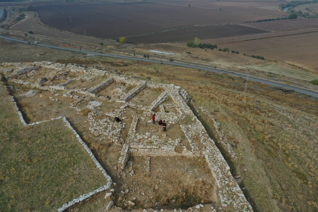 Panaztepe kazılarında heyecanlandıran keşif! Erken Tunç Çağına ait yapılar ortaya çıktı