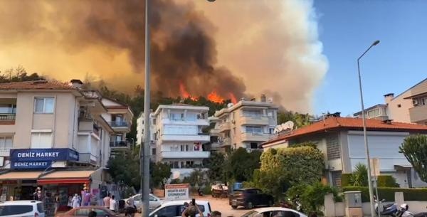 Bir yangın da Marmaris'te! Alevler yerleşim yerini tehdit ediyor