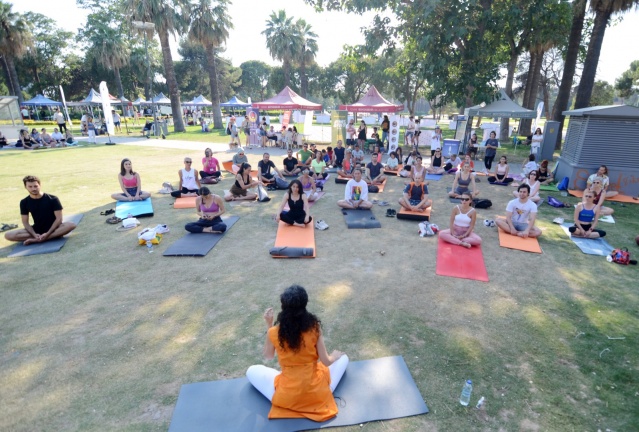 İzmir’de yoga festivali! “Hayatı Yakala”dılar