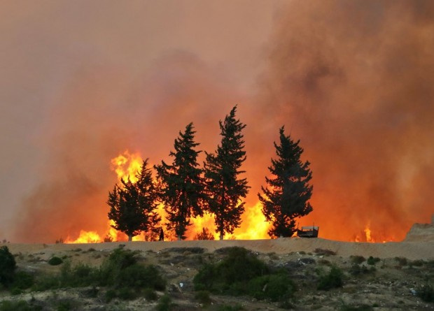 Adana'da orman yangını: 6 köy ve 800 hane boşaltıldı