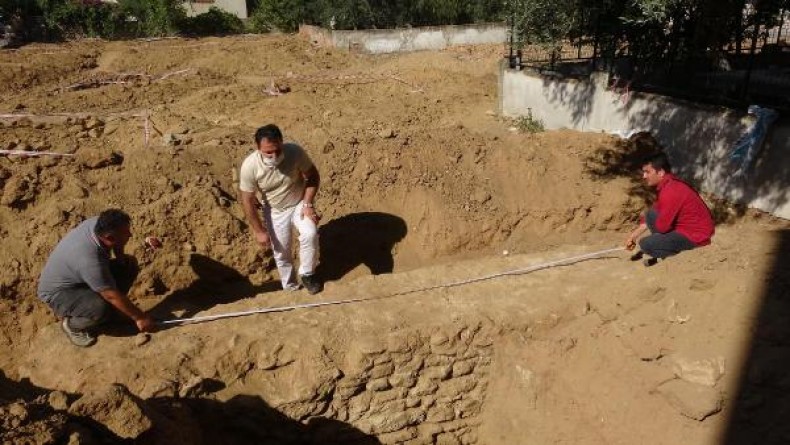 Aydın'da inşaat alanında 1600 yıllık sur duvarı bulundu