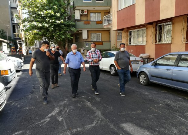 Başkan Selvitopu çalışmaları denetliyor Karabağlar’da asfaltsız sokak kalmıyor