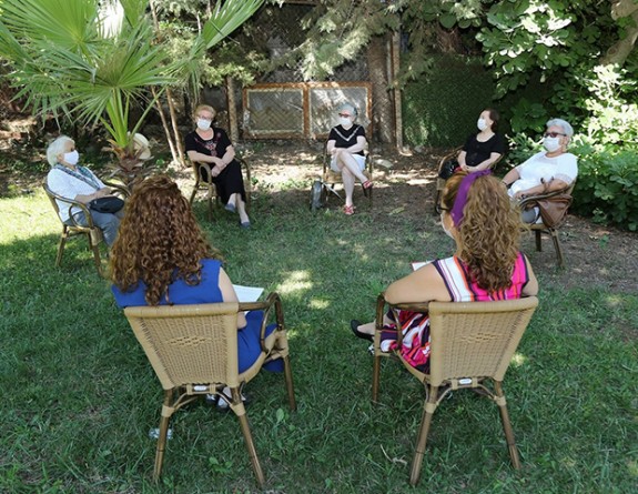 Gaziemirli kadınlar 'Bahçe Sohbetleri’yle salgının etkilerini birlikte yeniyor