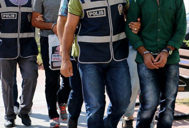 İzmir'in iki ilçesinde YPG operasyonu: 4 gözaltı