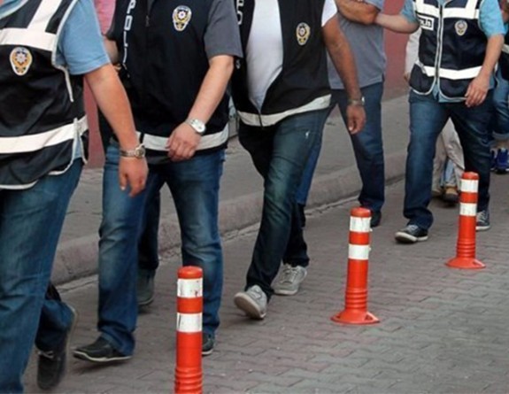İzmir merkezli 13 ilde FETÖ operasyonu: Çok sayıda gözaltı