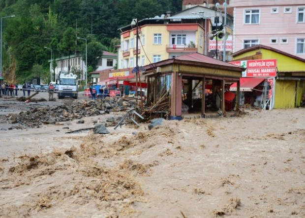 Pakdemirli'den Giresun'daki sel felaketine ilişkin açıklama: İlk defa böyle büyük bir doğal afet görüyorum