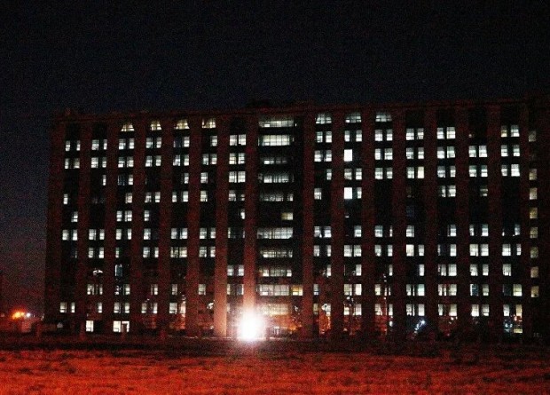 Pandemi hastanesindeki yoğunluk gece ışıklara yansıdı