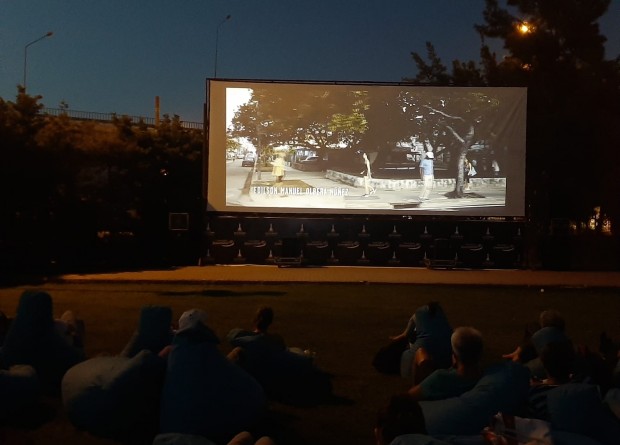 İzmir'de yaz dönemi sinema gösterimleri başladı