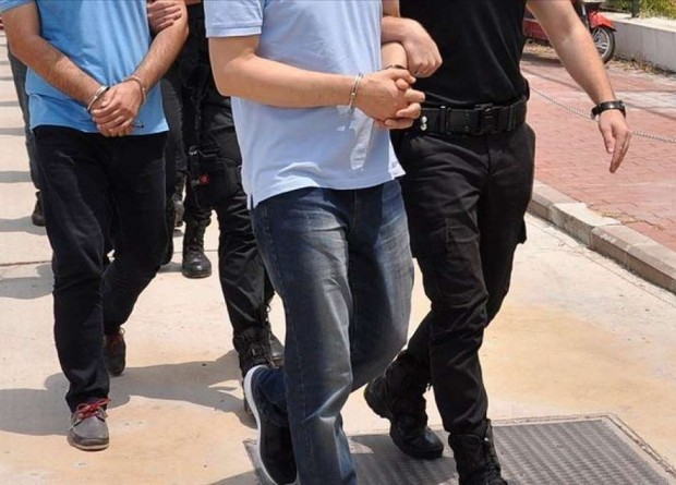 İzmir merkezli 'yasa dışı silah ticareti' operasyonu…  15 tutuklama