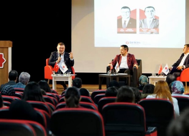 MÜSİAD Başkanı Saygılı gençlerle buluştu: Hayallerinizi başarabilirsiniz