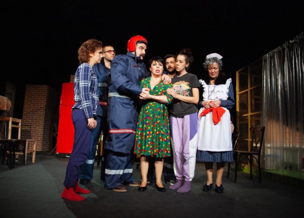 İzmir Şehir Tiyatroları, ikinci oyunu “Tavşan Tavşanoğlu” ile seyirciyle buluşuyor