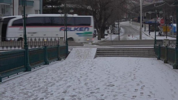 Çankırı'ya yılın ilk karı düştü... Kent merkezi beyaza büründü