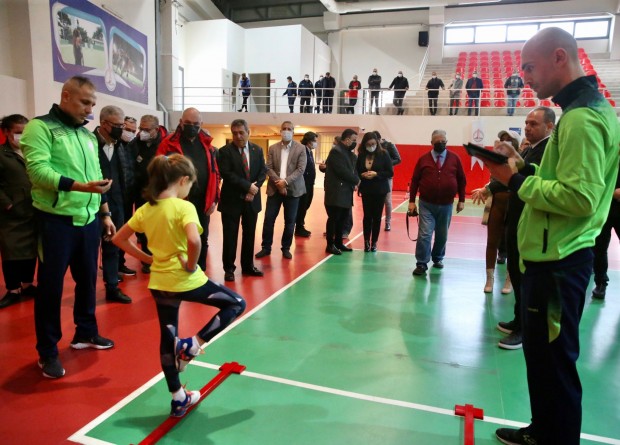 Karşıyaka Belediyesi’nden spora dev hizmet! Sportif Yetenek Ölçüm Merkezi kapılarını açtı