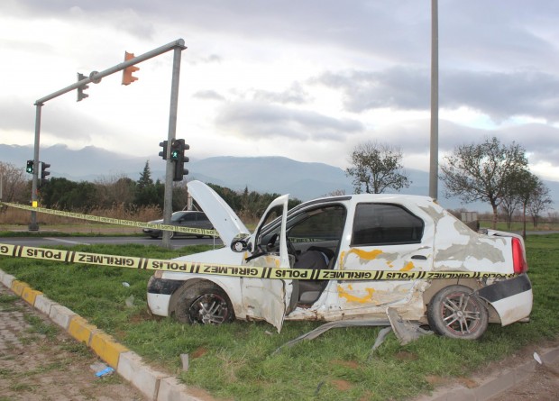 Manisa'da tır ile otomobil çarpıştı: 1 ölü