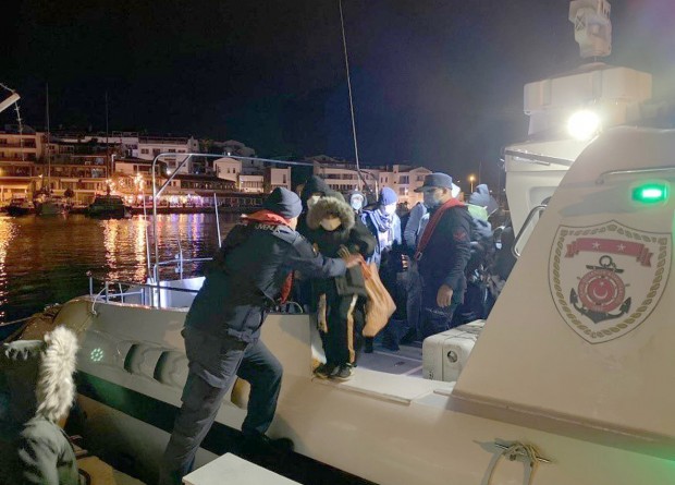 Marmaris ve Datça açıklarında 56 kaçak göçmen kurtarıldı 