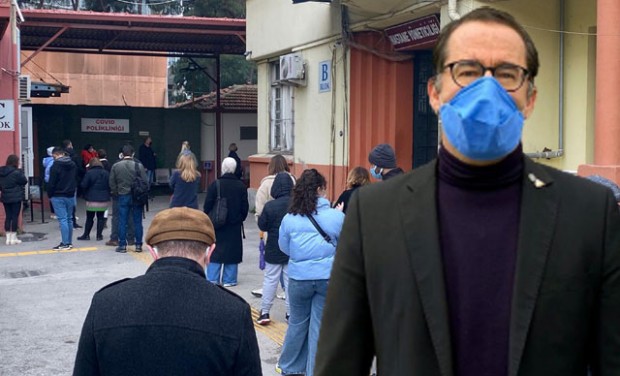 İzmir'de tehlike çanları çalıyor! Prof. Dr. Sipahi uyardı: En yüksek vaka rakamlarının yüzde 25 üzerine çıkıldı