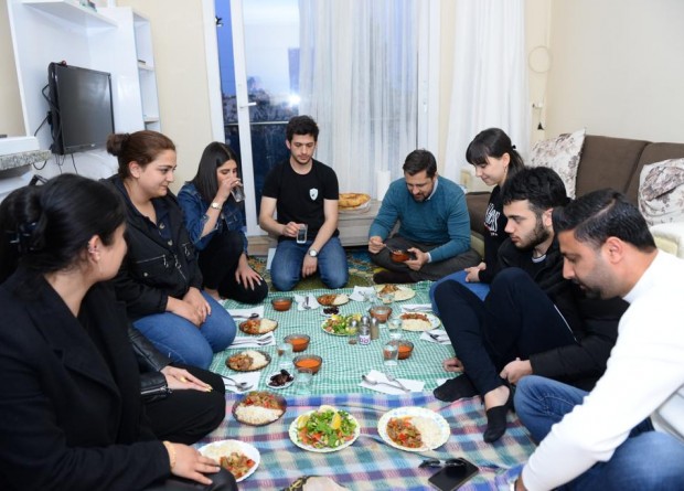 CHP’li Yücel öğrencilerle iftar yaptı