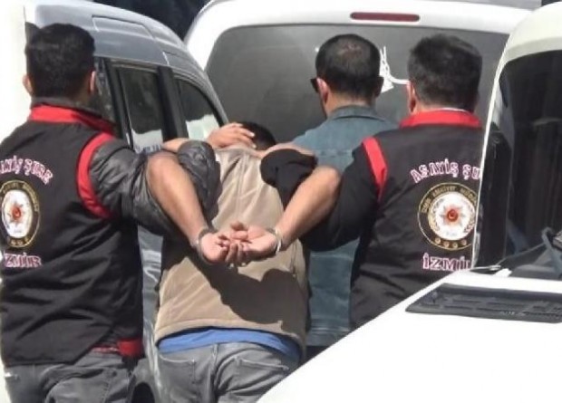 Çocuklarını görmek için İzmir'e gelmişti... Eski eşini boğarak öldüren zanlı tutuklandı