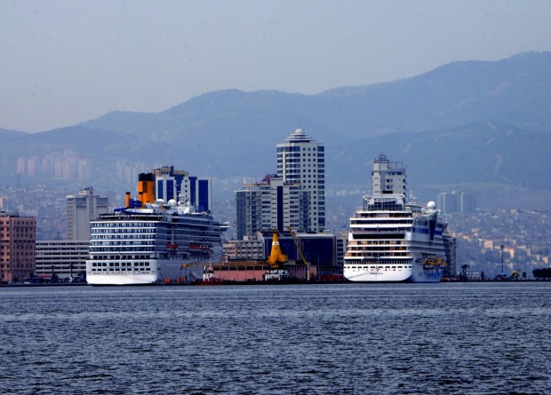 İkinci kruvaziyer yola çıktı! Yüzen otel İzmir Limanı’na demir atacak