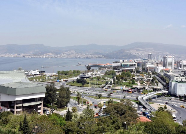İzmir'de konut fiyatlarında tarihi rekor! İlk kez 10 bin liranın üzerine tırmandı