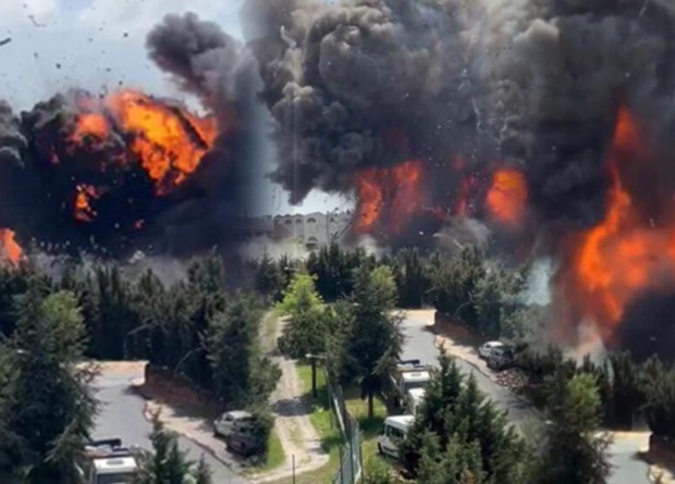 Tuzla'da büyük patlama: Fabrika alevlere teslim oldu! Acı haber geldi... 3 işçi hayatını kaybetti
