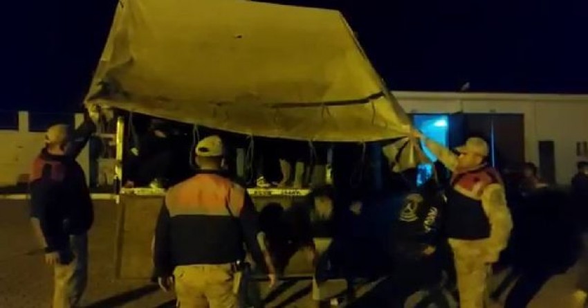 Van'da kamyon kasasında 101 kaçak göçmen yakalandı