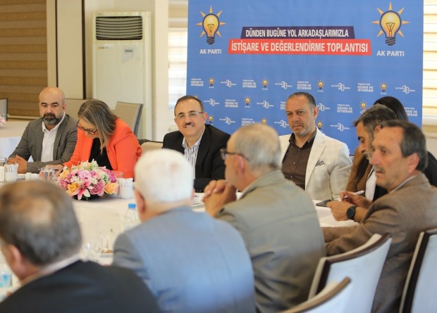 AK Parti İzmir’de dünden bugüne vefa toplantıları sürüyor! Sürekli: “Anca beraber, kanca beraberiz…”