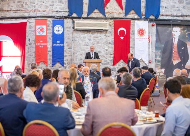 Başkan Soyer Türkiye’nin meclis üyeleriyle buluştu: “İkinci yüzyıla demokrasiyle girmek lazım” 