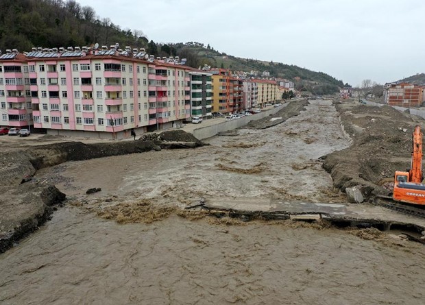 Bozkurt'ta 3 köprü kapatıldı