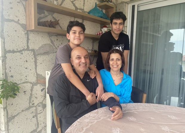 CHP'li Polat ailesi evlerinin kapısını ilk kez açtı: Onlarınki büyük bir aşk hikayesi