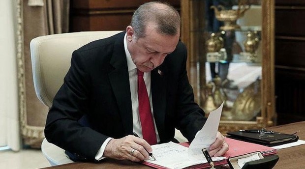 Cumhurbaşkanı Erdoğan imzaladı! AK Partili İzmir eski vekil tweet attı... Vali görevden alındı