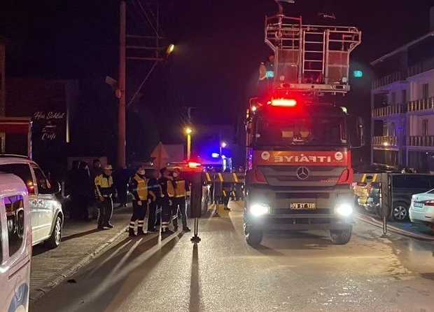 Karabük'te korkutan yangın: 5 kişi dumandan etkiledi