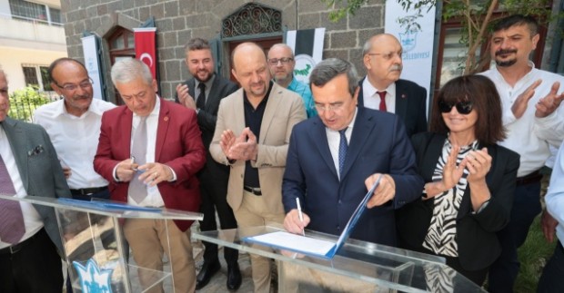 Konak Belediyesi ile Balkan ve Ada Türkleri Dernekleri arasında protokol imzalandı