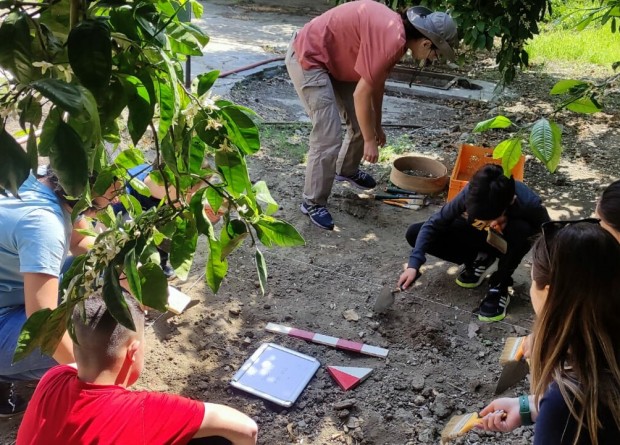 Özel öğrenciler arkeolojik kazıya katıldı