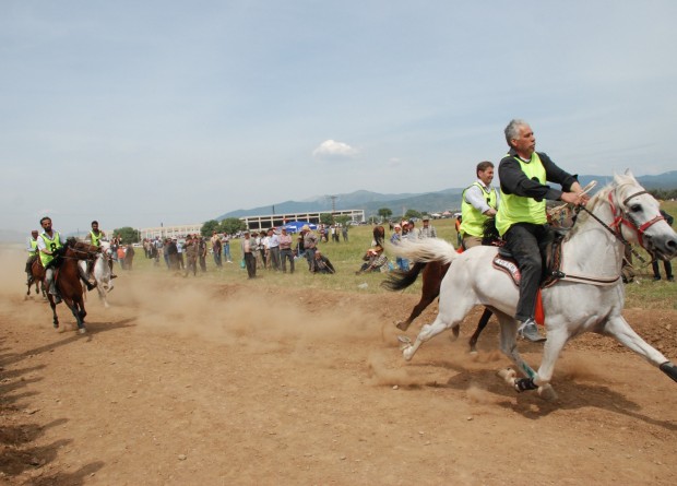 Torbalı'da bir gelenek daha yaşatılıyor! 7 yıl aradan sonra Rahvan At Yarışları yeniden yapılacak