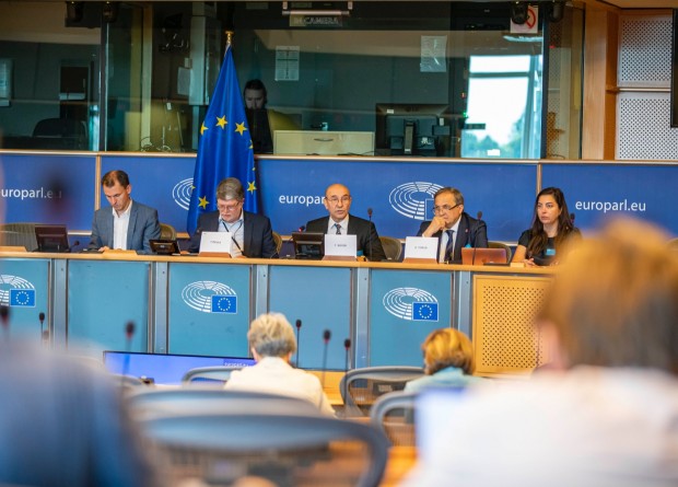 Başkan Soyer, Brüksel’de Avrupa Parlamentosu üyeleriyle bir araya geldi: “Dayanışmayı ve işbirliğini arttırmalıyız”