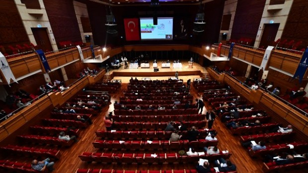 Büyükşehir Meclisi'nde İZBETON tartışması... AK Partili Hızal: Karadelik oldu