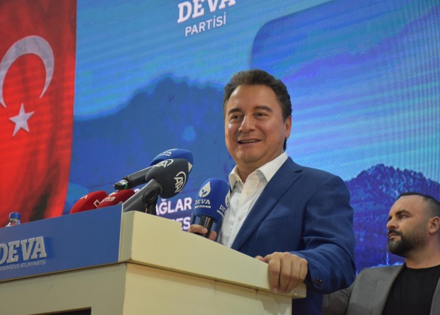 DEVA Partisi Genel Başkanı Babacan, İzmir'de partililerle buluştu: Enflasyonu en geç 2 yılda tek haneye indireceğiz