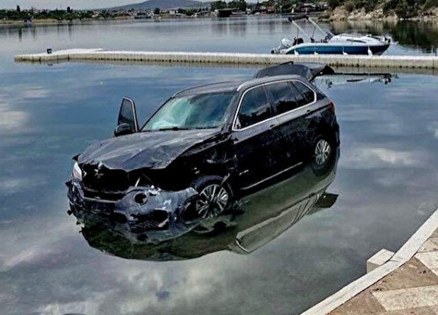 İzmir'de sır olay: Kaza yapan araç denize uçtu, cesedi başka yerde bulundu