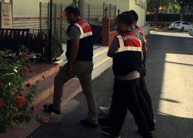 İzmir'in 5 ilçesinde 'terör' operasyonu: 6 şüpheli gözaltına alındı
