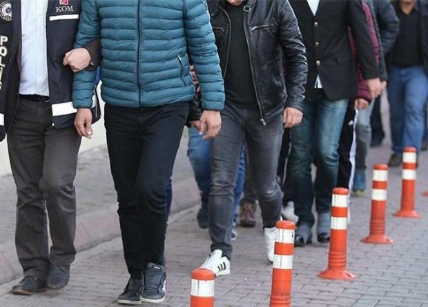 İzmir merkezli 7 ilde FETÖ baskını! 11 şüpheli gözaltına alındı
