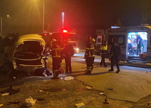 Kütahya'da otomobil takla attı: 1 ölü, 1 yaralı