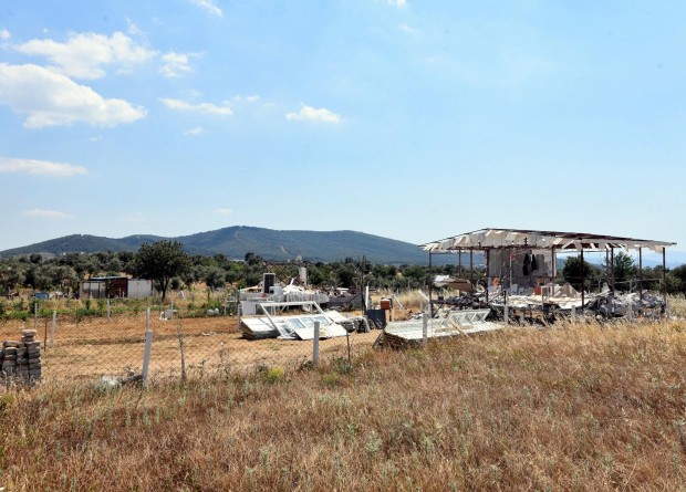 Torbalı'da 'hobi bahçesi'ne geçiş yok! 15 kaçak yapı yıkıldı