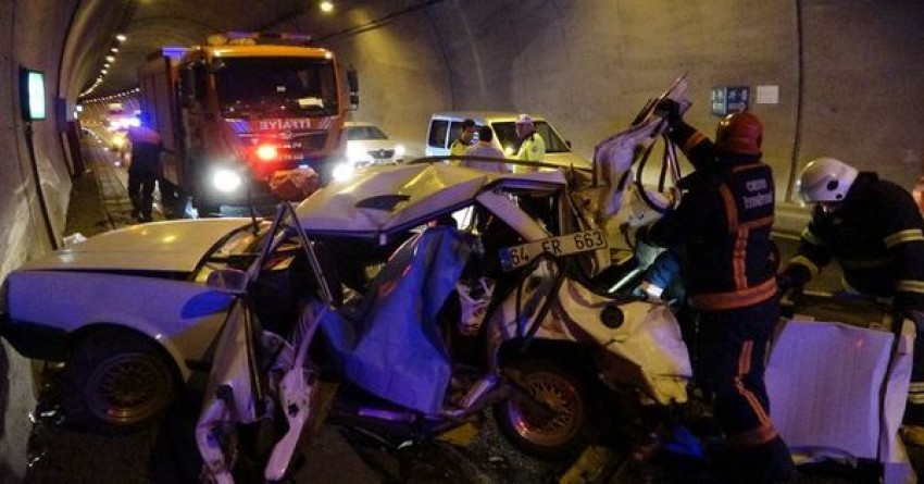 Tünelde korkunç kaza! Arızalanan araca TIR çarptı