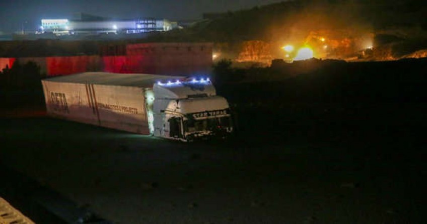 Atık su taştı, Tarsus-Adana-Gaziantep Otoyolu ulaşıma kapandı