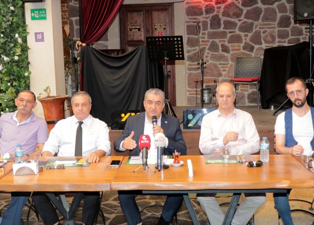 CHP’li Serter Kemeraltı’nda esnafla buluştu: Hükümet İzmir'e kör bakıyor
