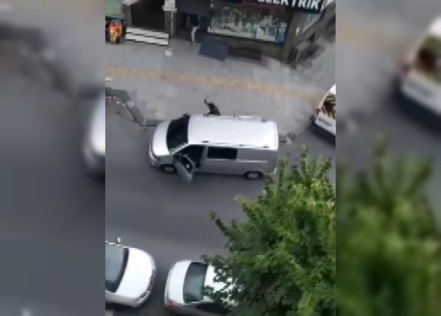 İstanbul'da hırsızlardan satırlı tehdit