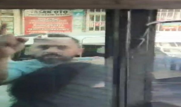 İstanbul'da kornaya basarak uyaran İETT otobüsünün şoförüne saldırı