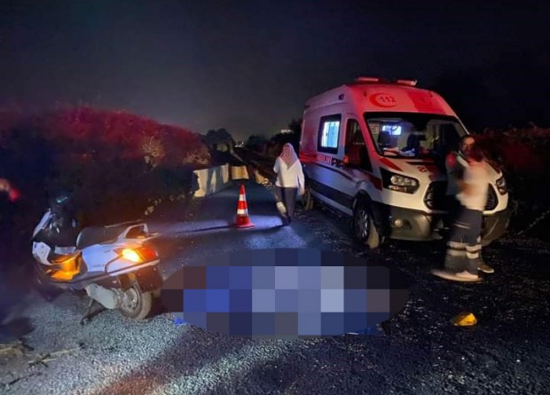 İzmir'de motosiklet devrildi: 1 ölü, 1 yaralı
